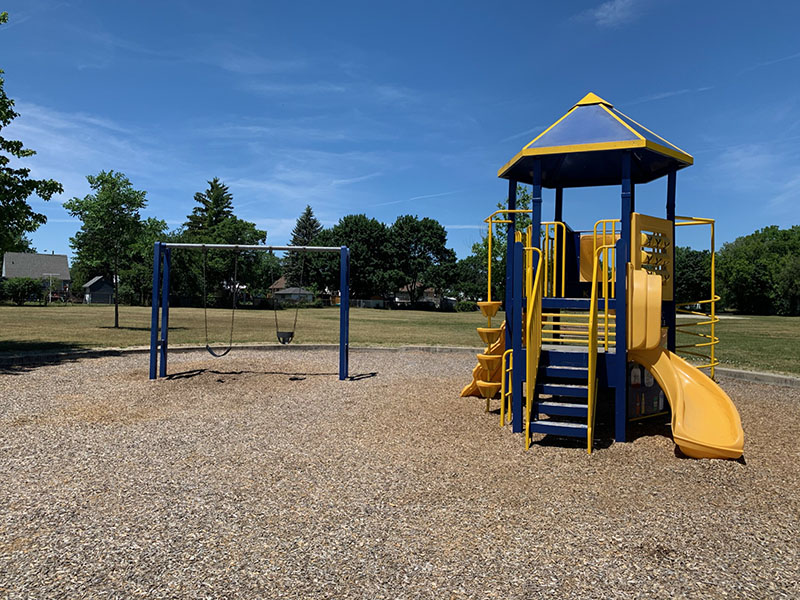 holmedale park structure and swings.jpeg